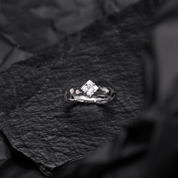 Solitaire ring in dark anthracite gold with a white princess diamond