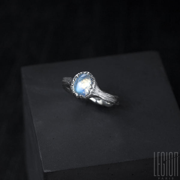 MOLY SILVER AND MOONSTONE RING
