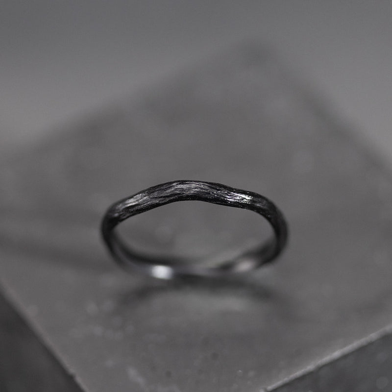 Women's Legion Paris textured wedding ring in black gold 750