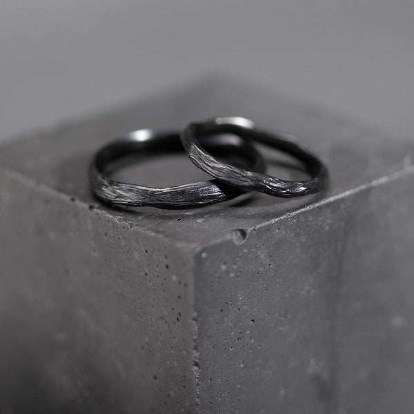 Women's Legion Paris textured wedding ring in black gold 750
