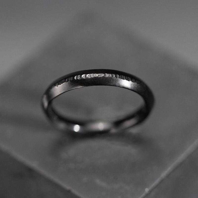 Wedding rings in textured black gold 750/1000