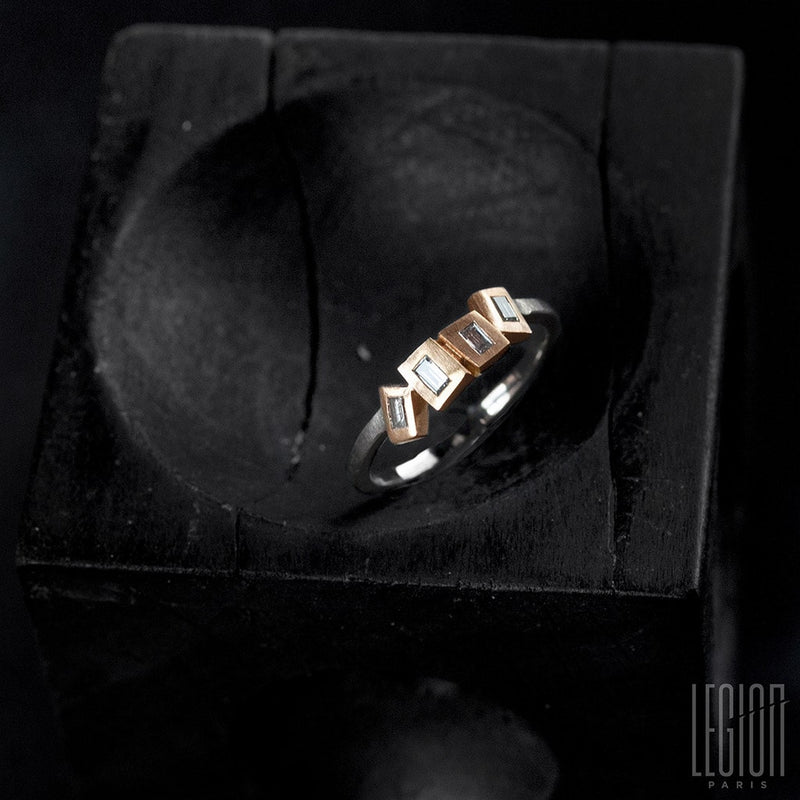 side ring with diamonds on top and bezels in red gold and a white gold ring body