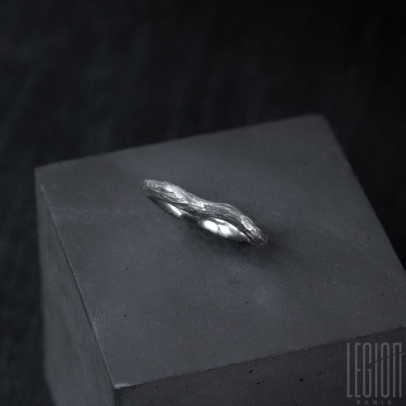 Legion Paris textured wedding ring for women in silver 925