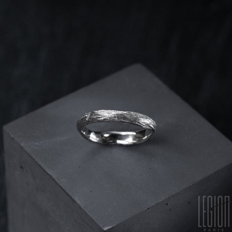 Legion Paris textured wedding ring for men in white gold 750