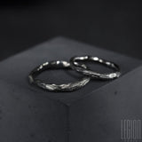 Textured wedding rings Legion Paris for men and women in black gold 750