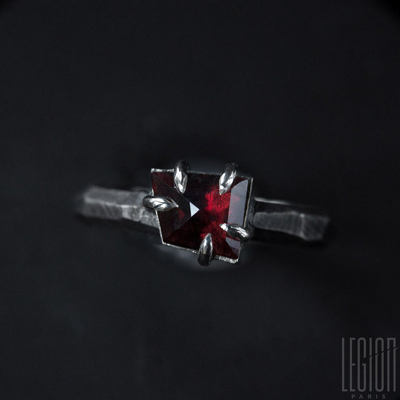 Close-up of the red central stone set with claws in 925 Legion Paris silver