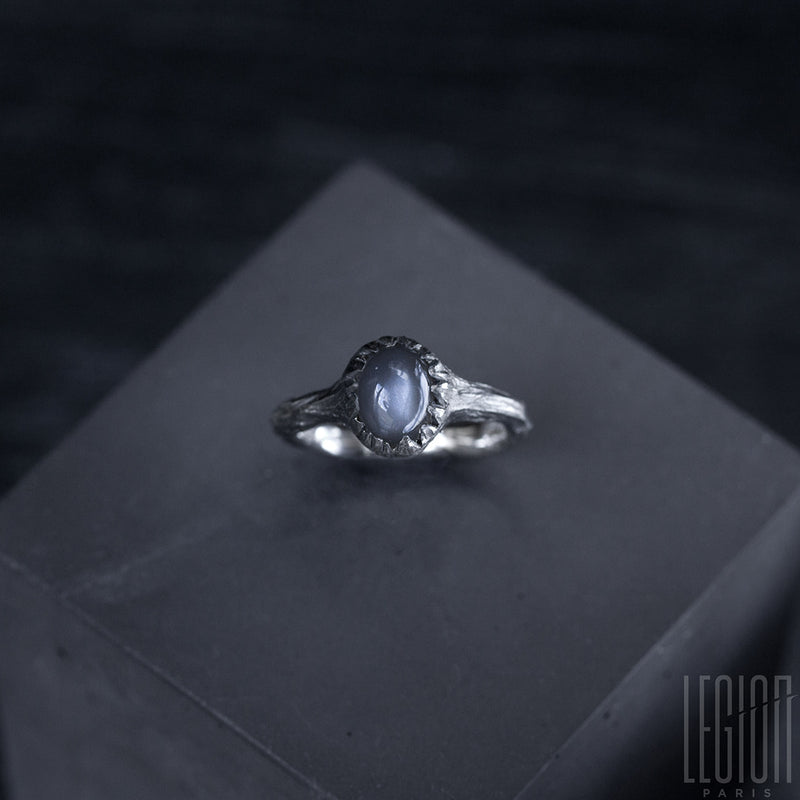 view on the top of a 925 silver ring with a textured ring body from Legion Paris. 