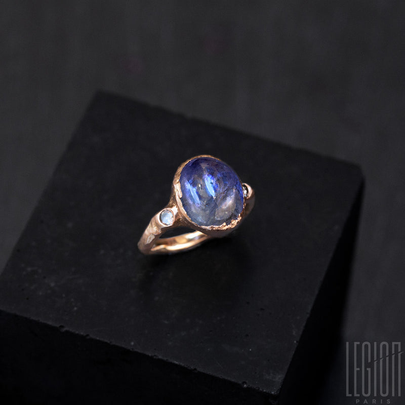 engagement ring, unique piece, red gold, Tanzanite, grey diamonds