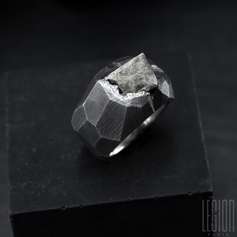 massive ring in black silver and meteorite