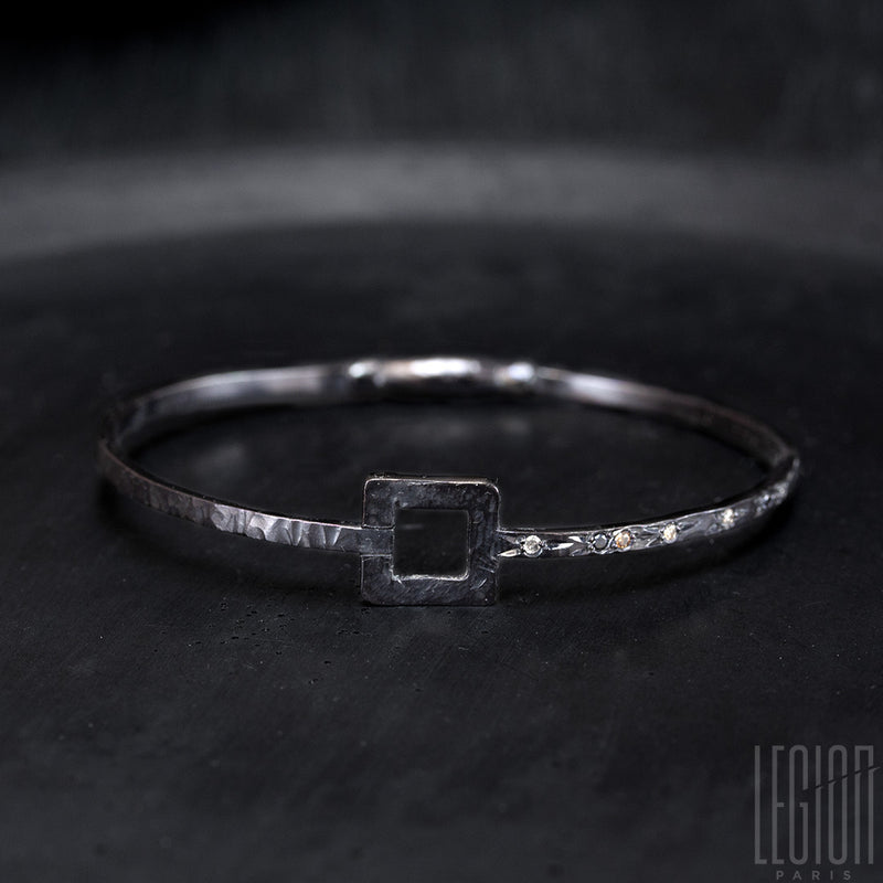 Rigid bracelet, unique piece in black gold and diamonds. contemporary design
