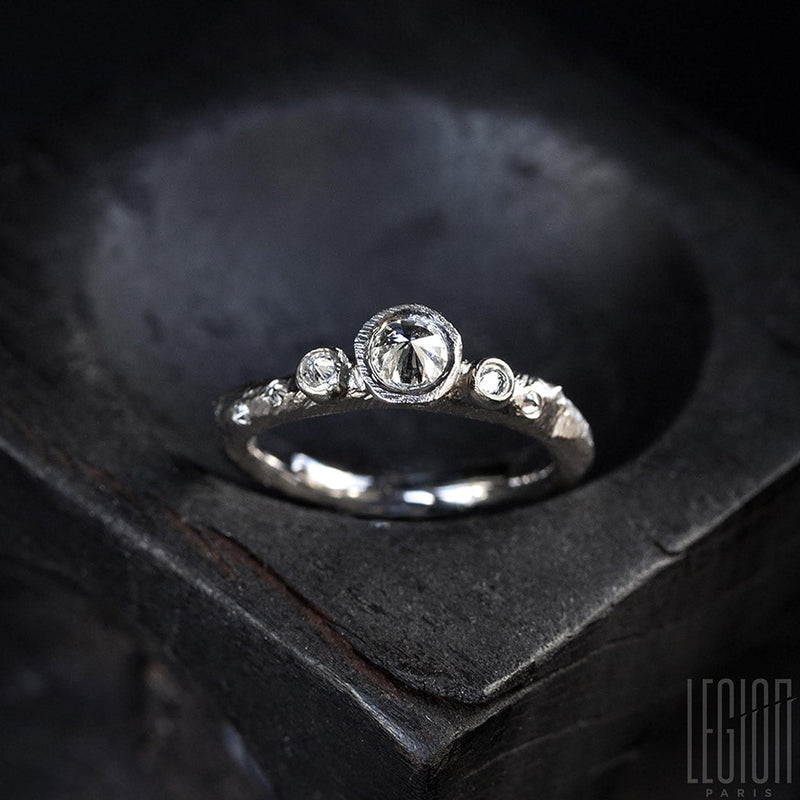 LINNA DIAMOND AND WHITE GOLD ENGAGEMENT RING