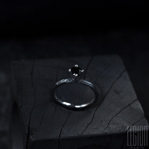 SOLO MEA SILVER RING WITH BLACK SPINEL
